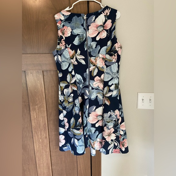 Liz Claiborne Sleeveless Floral Pleated Fit & Flare Dress Size 16 - Picture 2 of 5